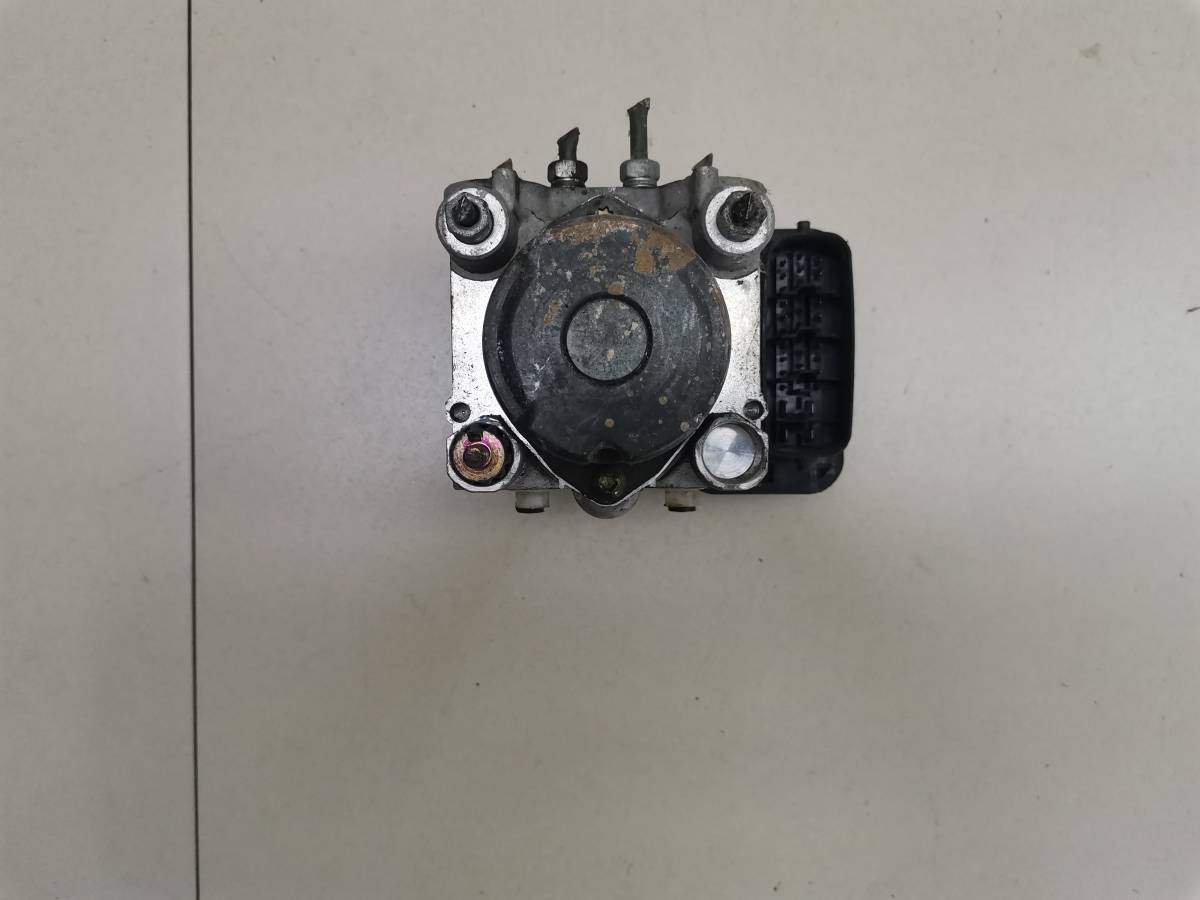 Блок ABS (насос) Toyota Opa (T10) 2000-2005