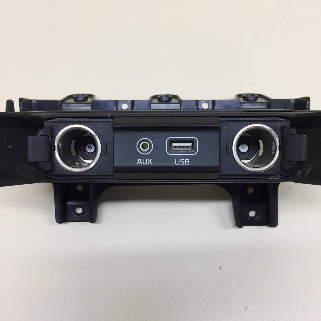 Разъем (USB AUX) Kia Cerato (BD) 2018-2022 Разъем (USB AUX) Kia Cerato (BD) 2018-2022