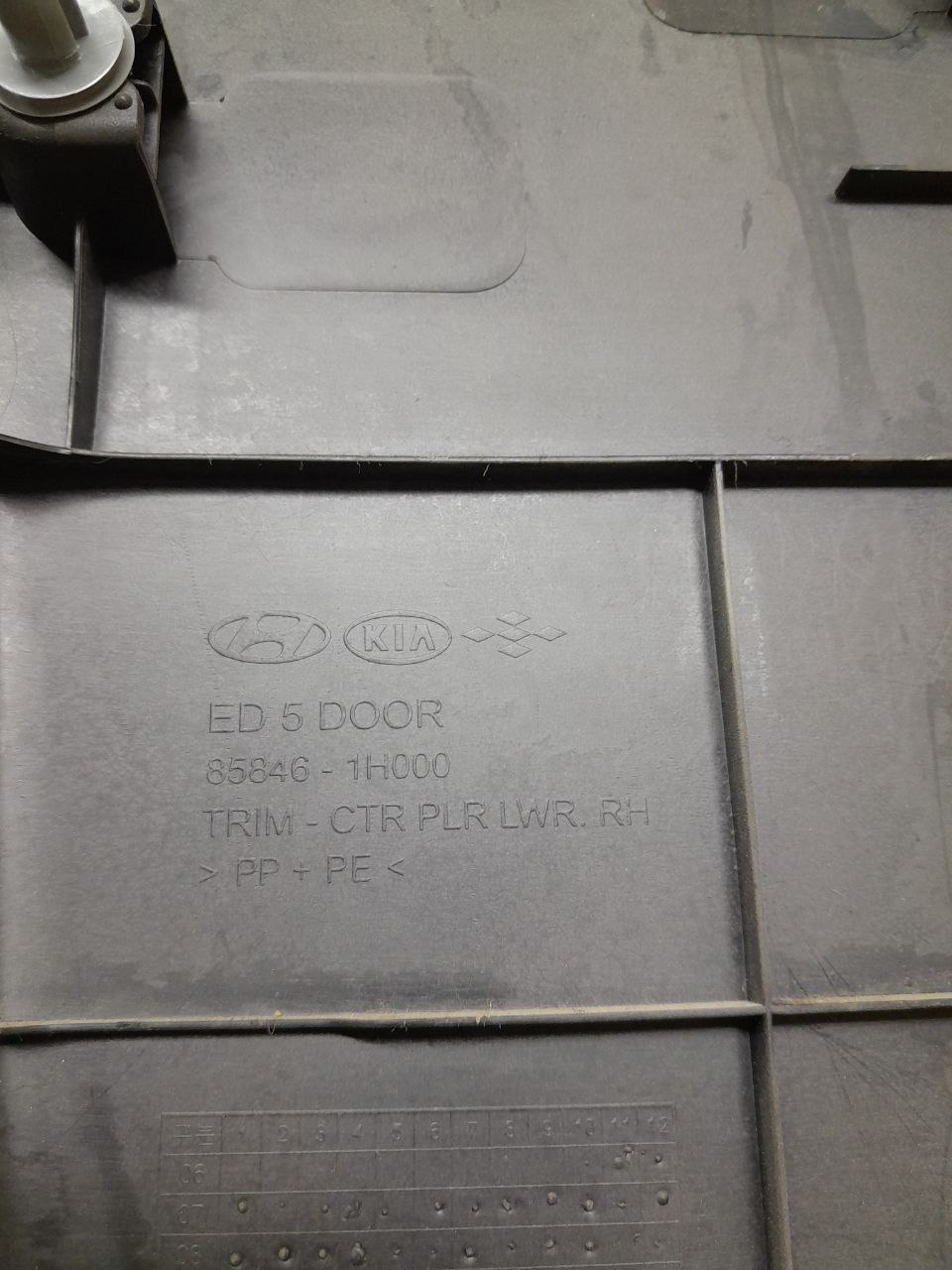 Обшивка стойки Kia Ceed (ED) 2007-2012