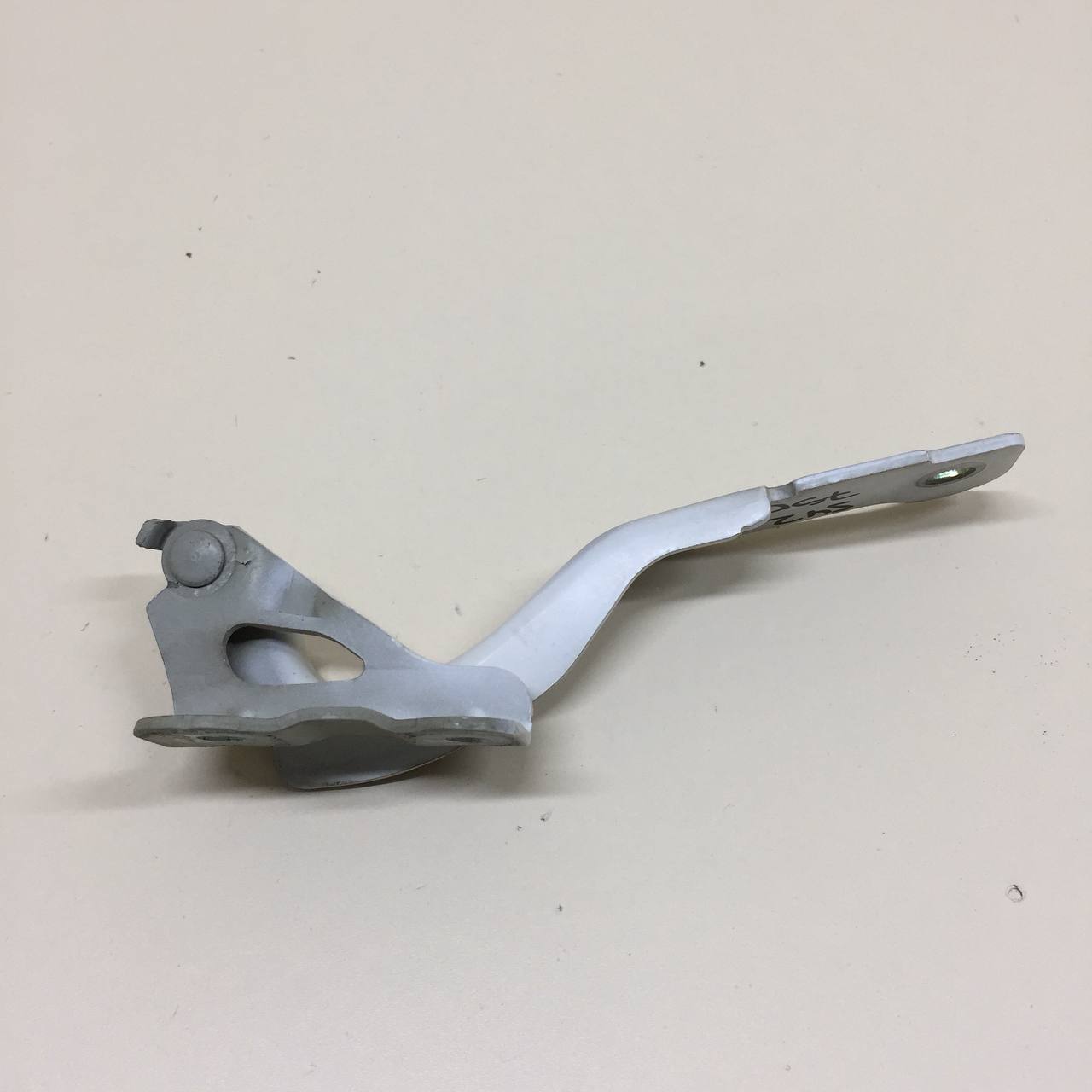Петля капота правая Chevrolet Aveo T250 2005-2011 Петля капота правая Chevrolet Aveo T250 2005-2011