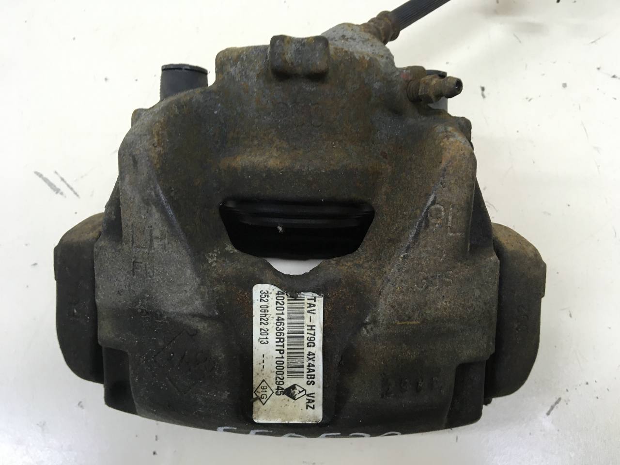 Суппорт передний левый Renault Duster (HSA, HSM) 2012> Суппорт передний левый Renault Duster (HSA, HSM) 2012>