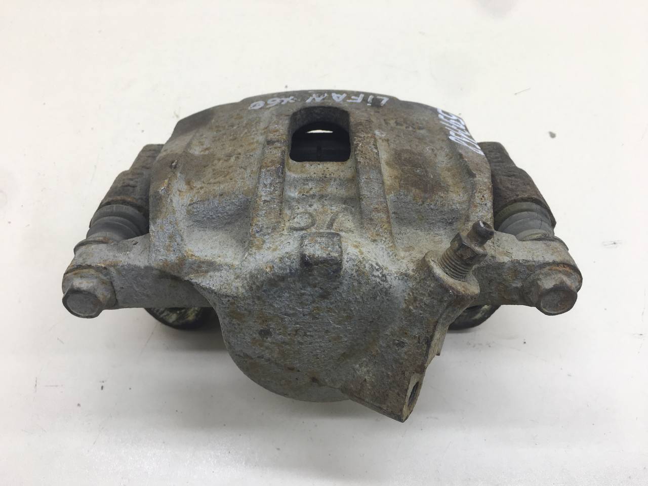 Суппорт передний правый Lifan X60 2012>