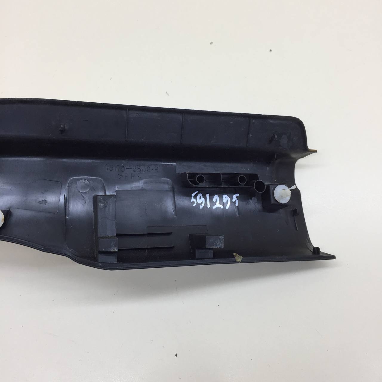 Накладка порога (внутренняя) Suzuki Grand Vitara 2005-2015