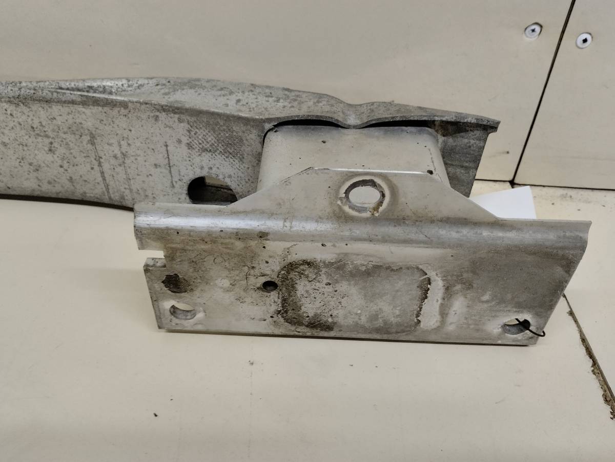 Усилитель заднего бампера Opel Astra J 2010-2017