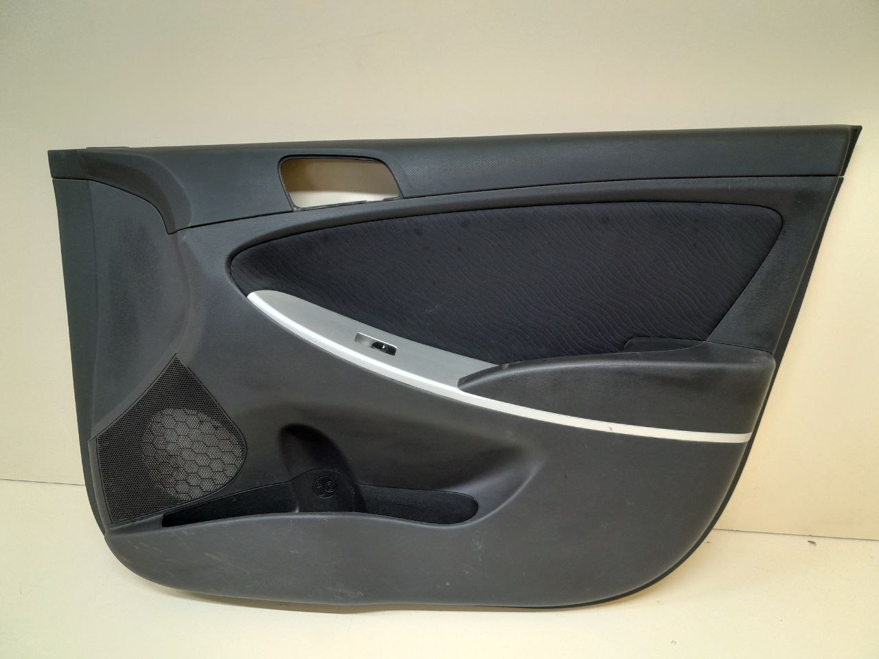 Обшивка двери передней правой Hyundai Solaris (RB) 2010-2017