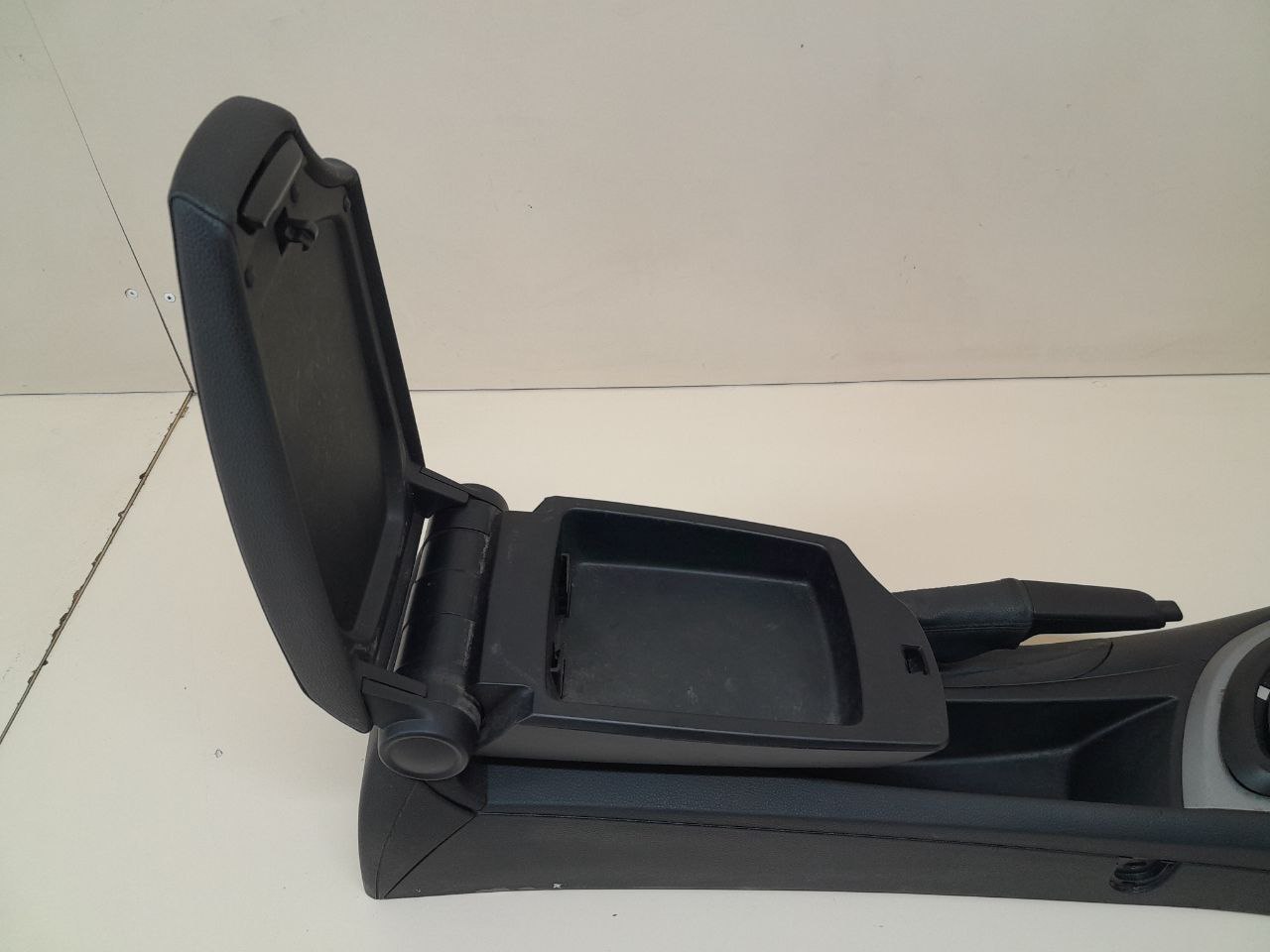 Консоль центральная BMW 1-series E87/E81 2004-2011