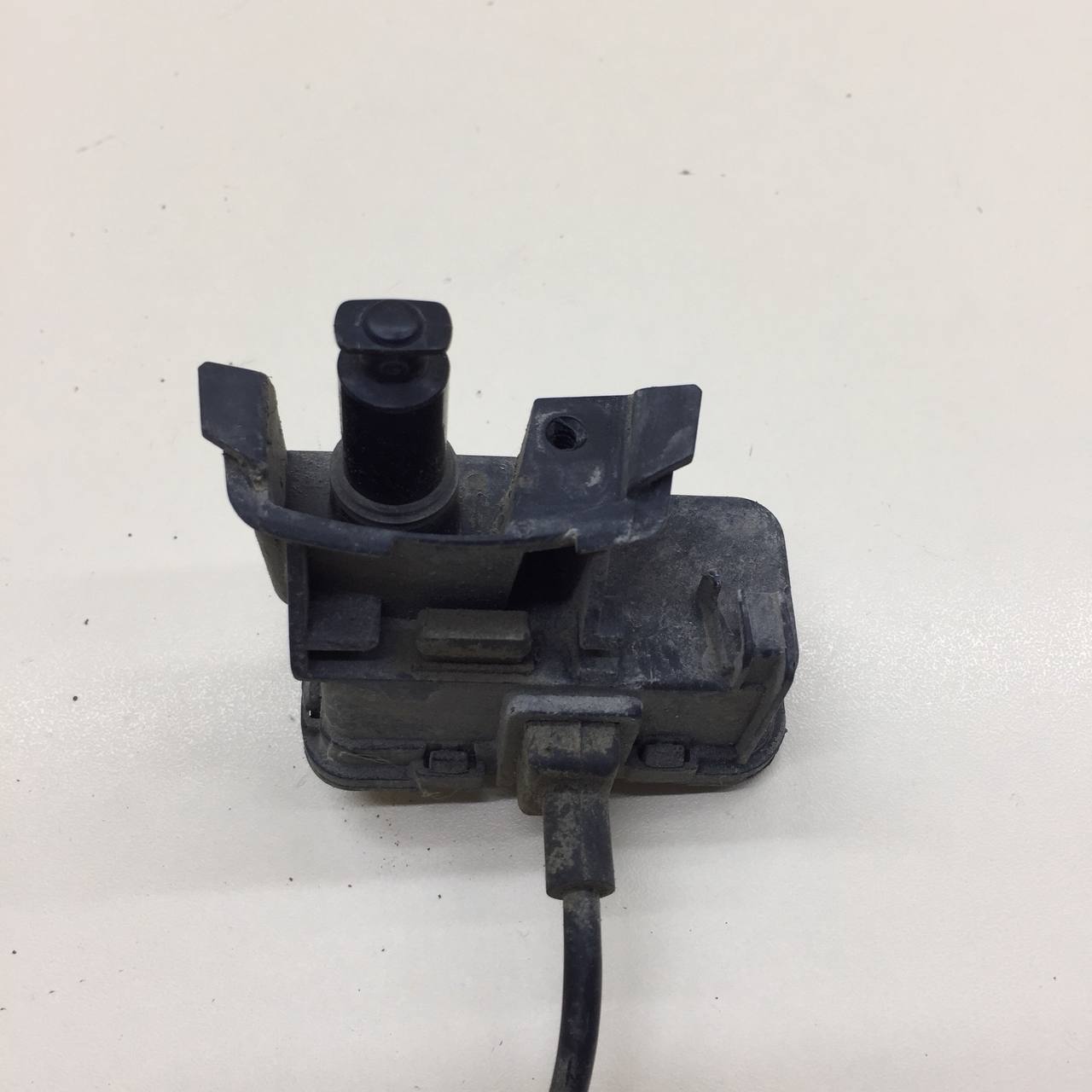 Активатор замка крышки бензобака Volkswagen Polo (MK5) 2011-2020