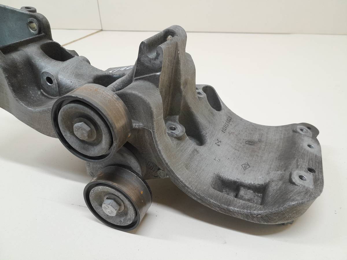 Кронштейн генератора Renault Sandero 2009-2014 Кронштейн генератора Renault Sandero 2009-2014