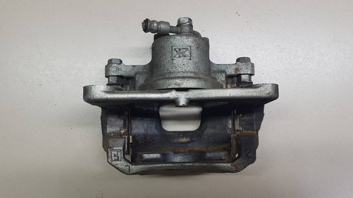 Суппорт передний левый Toyota Vitz (XP130) 2010-2016