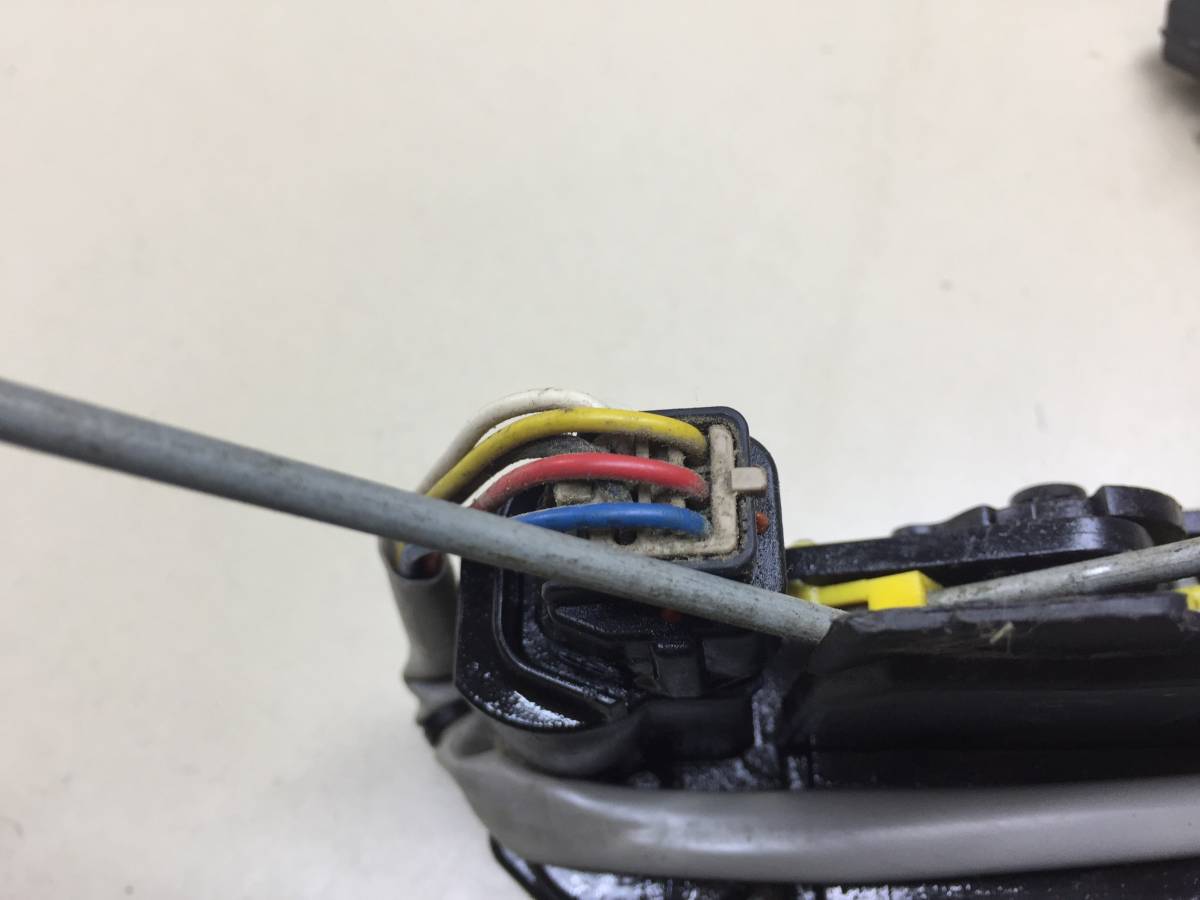 Замок двери передней правой Hyundai Getz 2002-2010