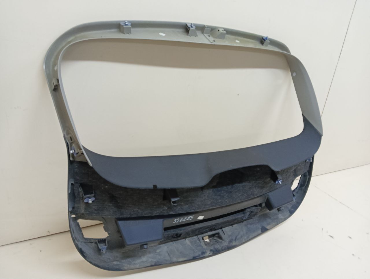 Обшивка двери багажника Opel Astra J 2010-2017