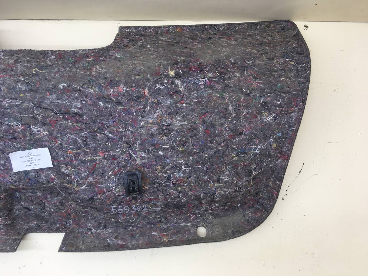 Обшивка двери багажника Skoda Rapid 2012-2020