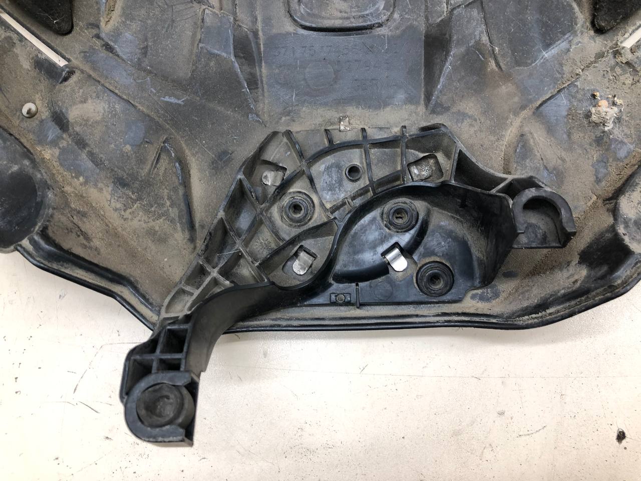 Крышка двигателя декоративная BMW 7-Series F01,F02 2008-2015 Крышка двигателя декоративная BMW 7-Series F01,F02 2008-2015