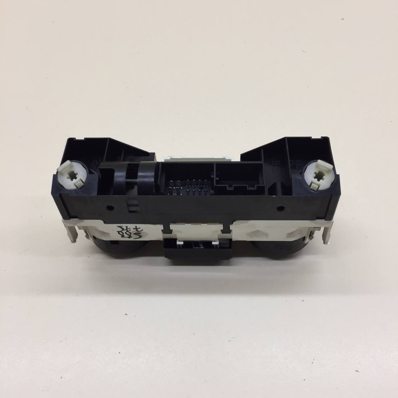 Блок управления отопителем Volkswagen Polo (MK5) 2011-2020