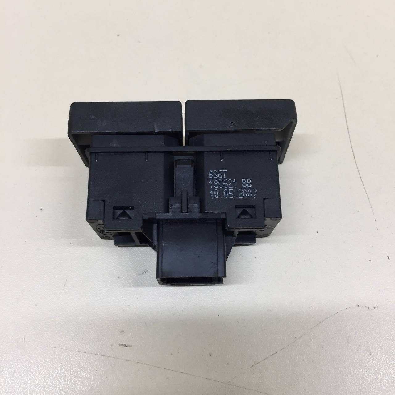 Кнопка обогрева заднего стекла Ford Fusion (JU) 2002-2012 Кнопка обогрева заднего стекла Ford Fusion (JU) 2002-2012