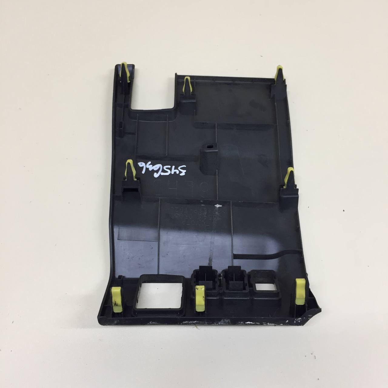 Накладка (кузов внутри) Toyota Rav 4 (XA40) 2013-2019 Накладка (кузов внутри) Toyota Rav 4 (XA40) 2013-2019