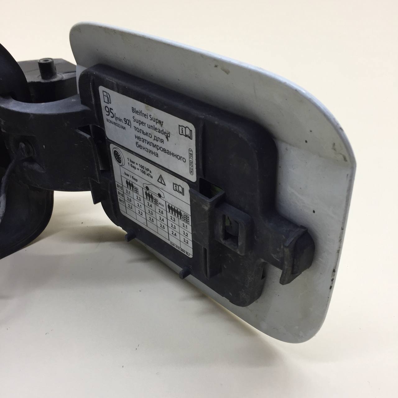 Лючок бензобака Skoda Rapid 2012-2020