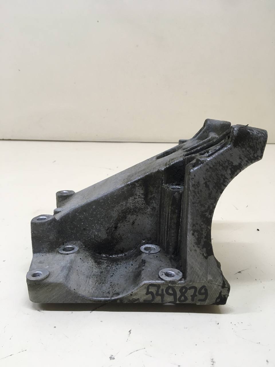 Кронштейн кондиционера Ford Focus 2 (DB) 2008-2011 Кронштейн кондиционера Ford Focus 2 (DB) 2008-2011