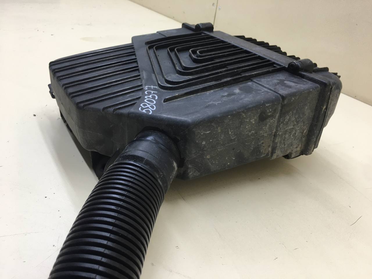 Корпус воздушного фильтра Renault Sandero 2009-2014