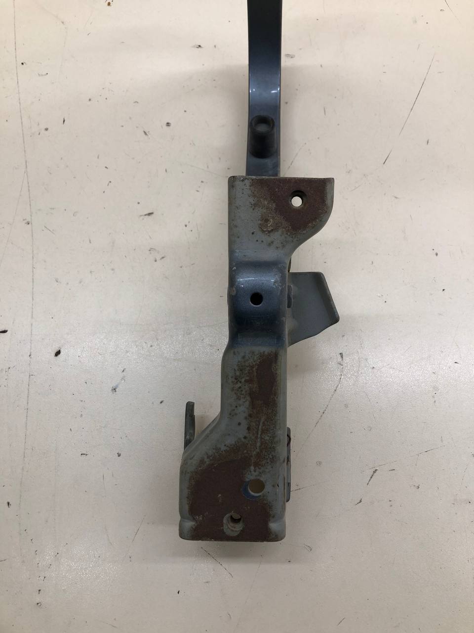 Петля крышки багажника Chevrolet Aveo T300 2011>