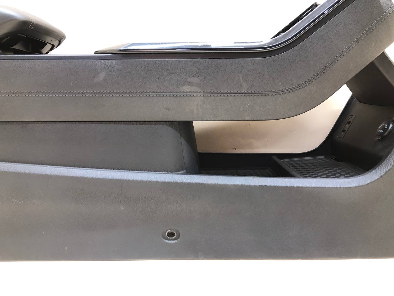Консоль центральная Chery Tiggo 7 Pro 2019>