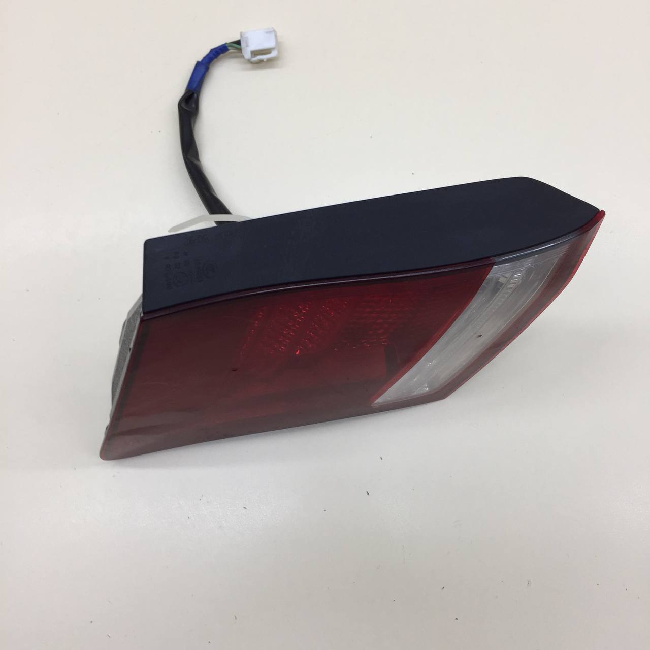 Фонарь задний внутренний левый Lexus LS460 (XF40) 2006-2017