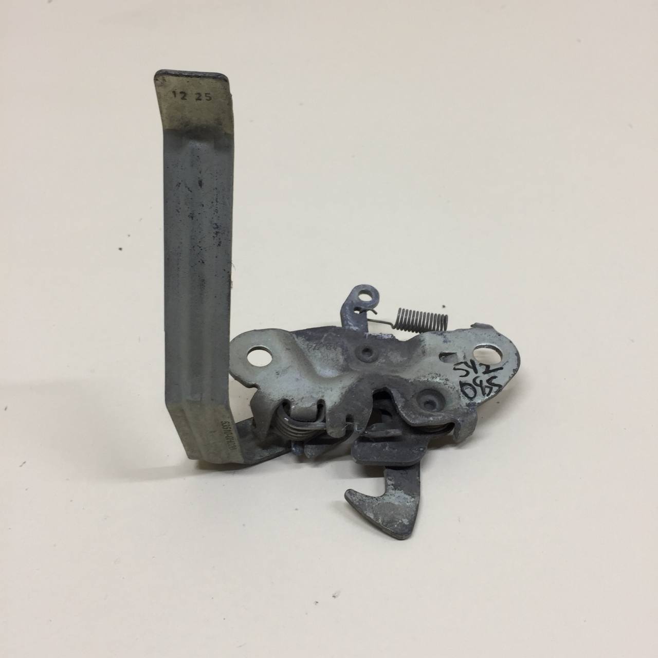 Замок капота Peugeot 107 2006-2014 Замок капота Peugeot 107 2006-2014