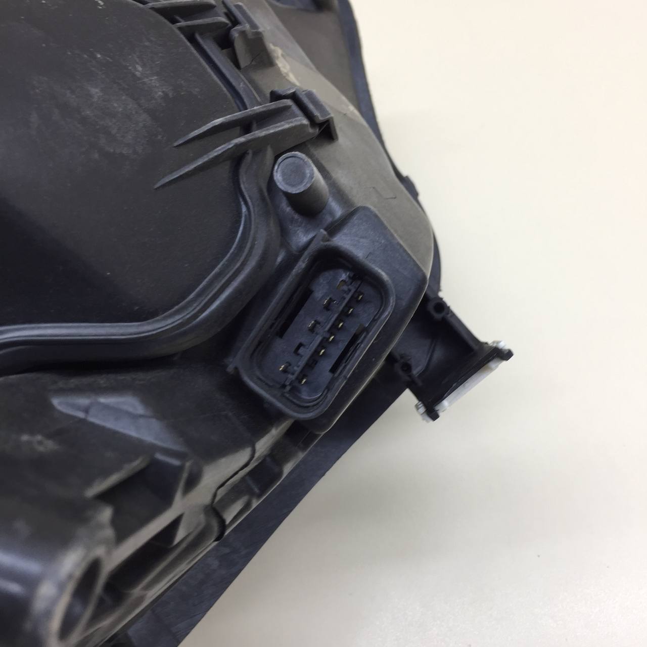 Фара правая BMW 3-series E90/E91 2005-2011 Фара правая BMW 3-series E90/E91 2005-2011