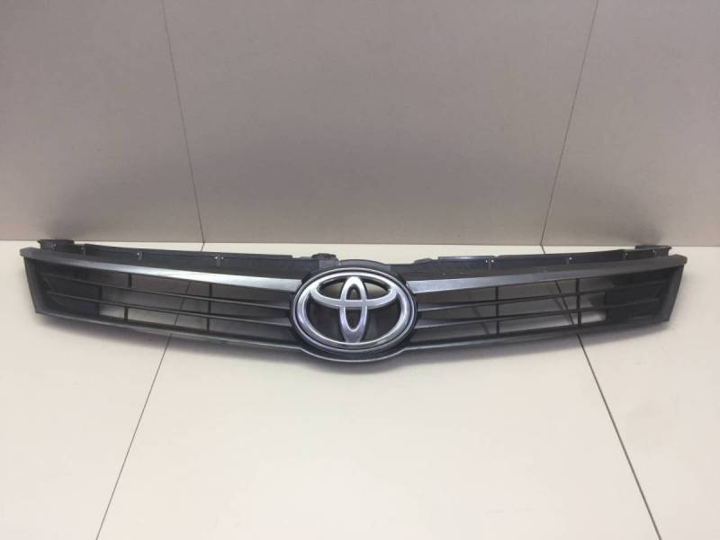 Решетка радиатора Toyota Camry (XV50) 2011-2017