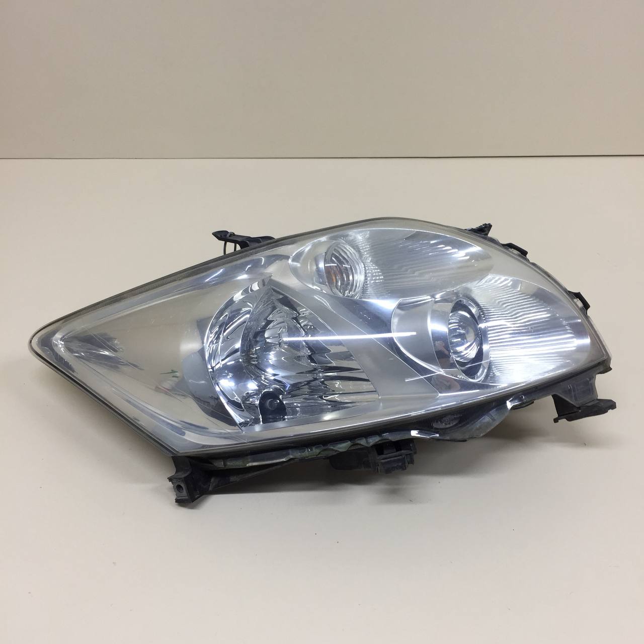 Фара правая Toyota Auris (E150) 2006-2012