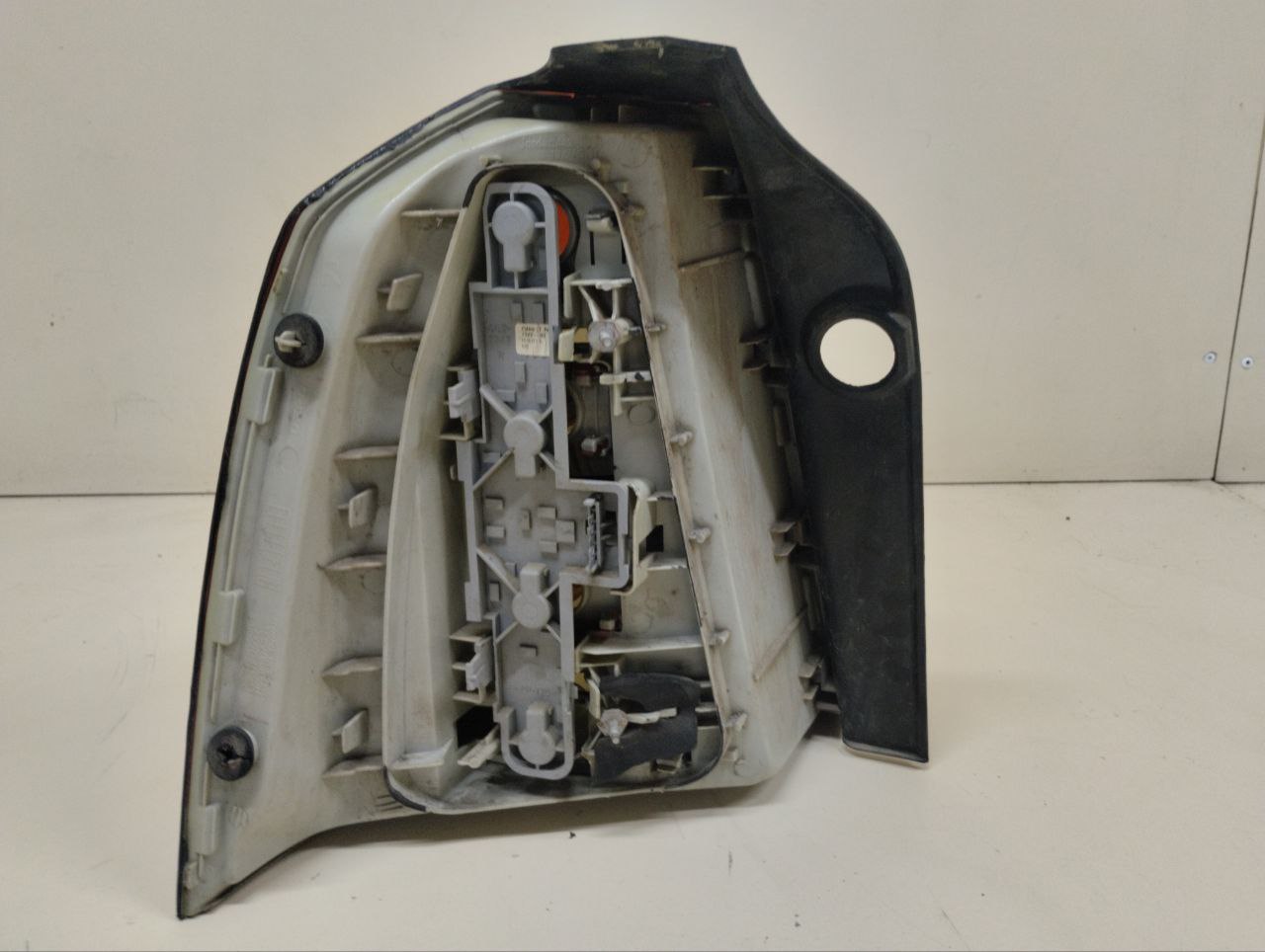 Фонарь задний правый Opel Zafira (B) 2005-2012