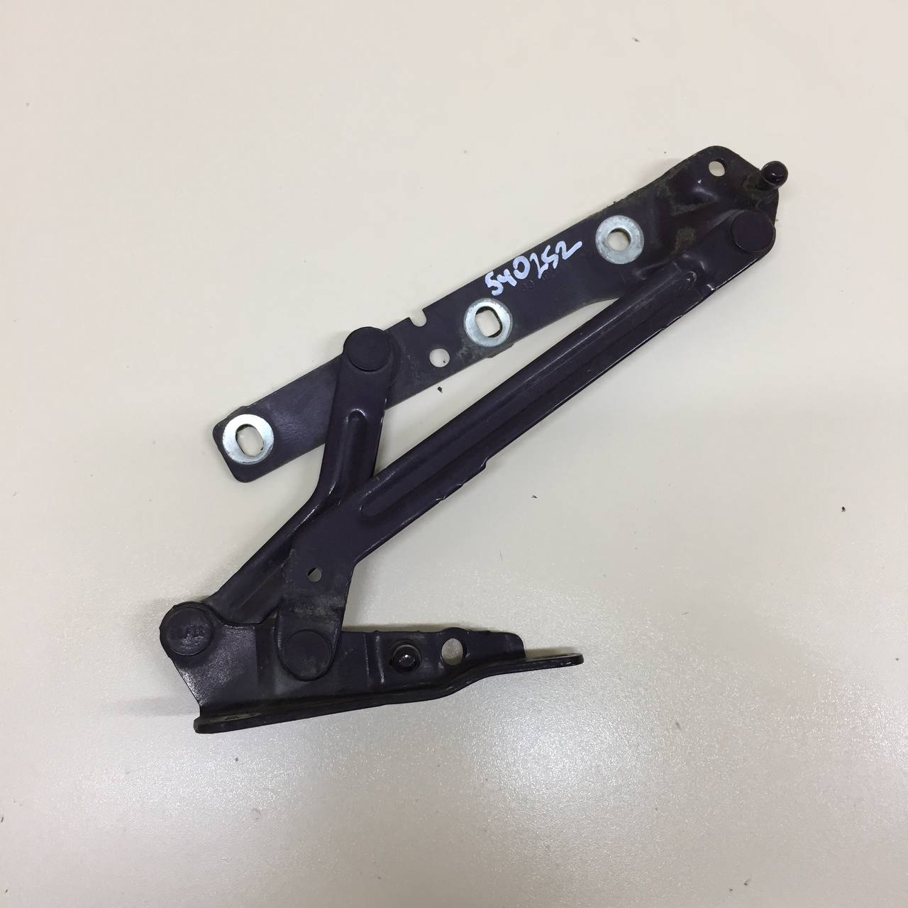 Петля крышки багажника Ford Focus 2 (DB) 2008-2011 Петля крышки багажника Ford Focus 2 (DB) 2008-2011