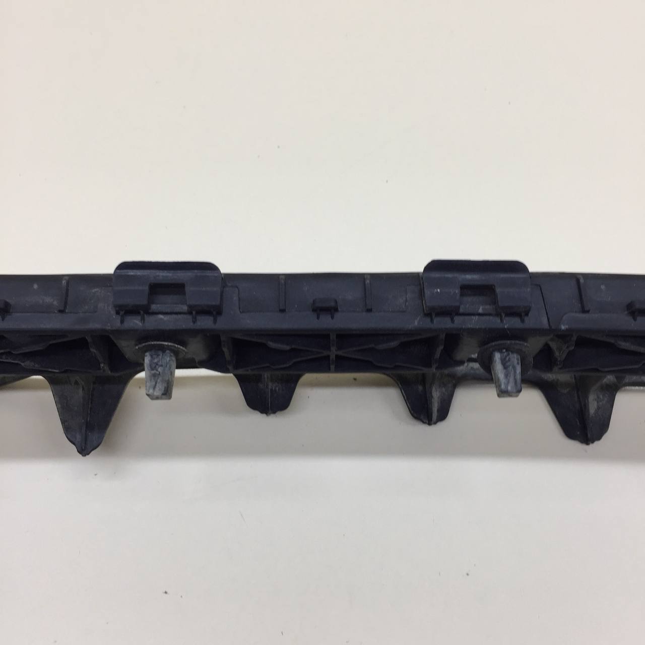 Кронштейн заднего бампера правый Hyundai i40 (VF) 2011>