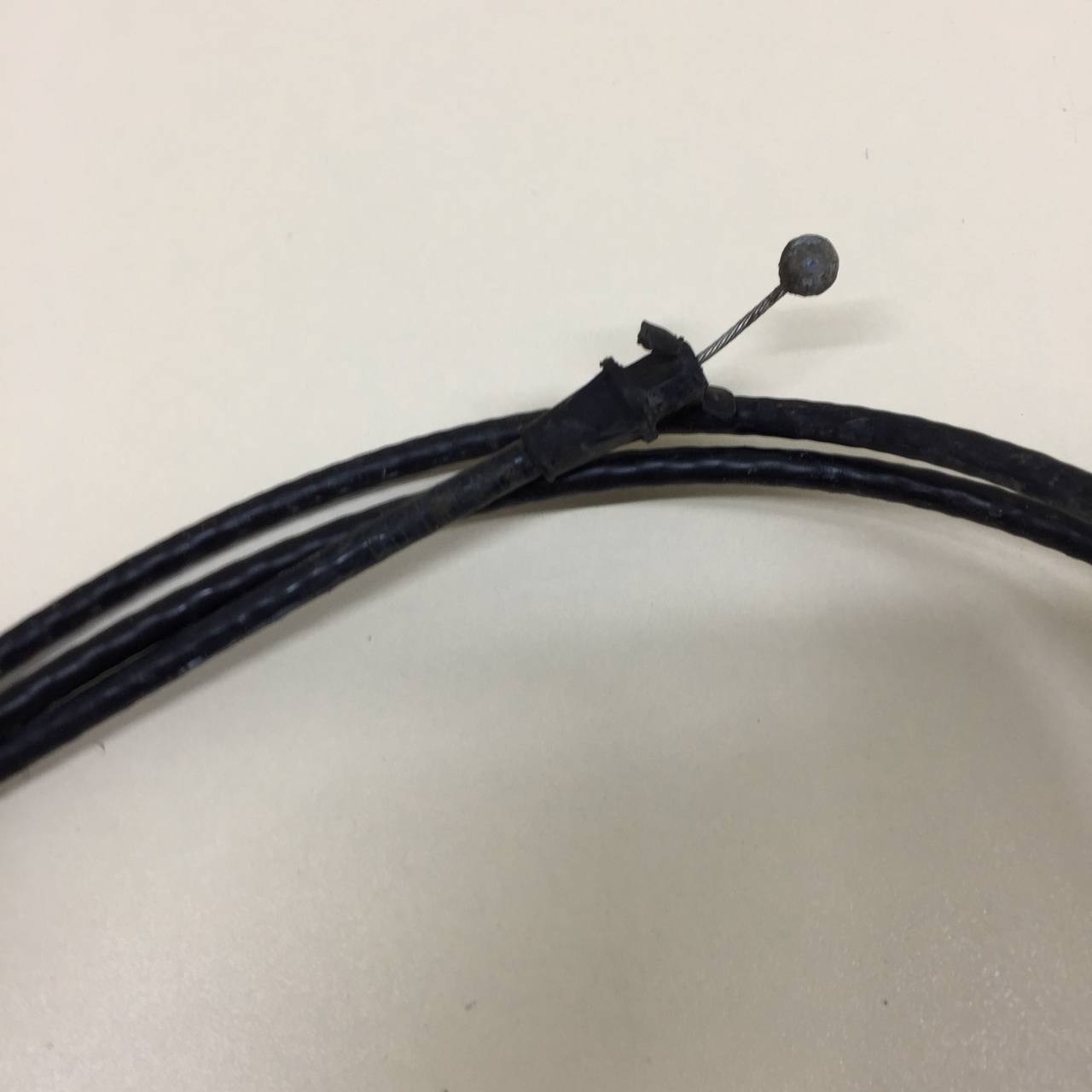 Ручка открывания капота Chevrolet Cobalt (T250) 2011-2015 Ручка открывания капота Chevrolet Cobalt (T250) 2011-2015