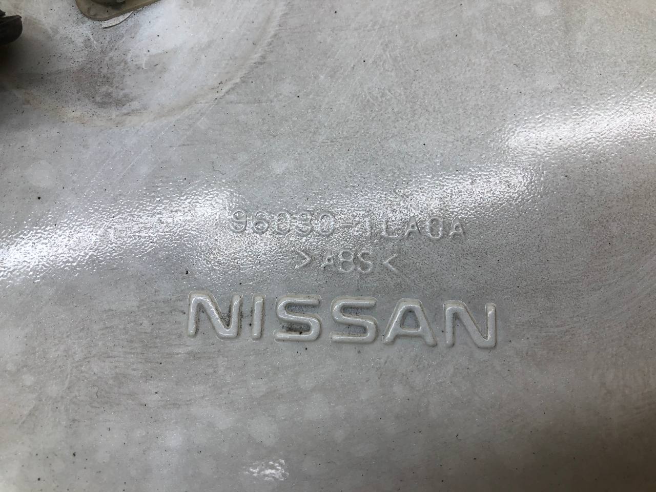 Спойлер (дефлектор) крышки багажника Nissan Patrol (Y62) 2010>