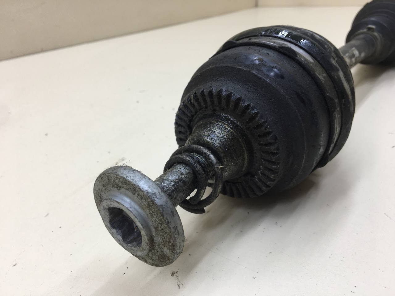 Полуось передняя правая BMW 7-Series F01,F02  2008-2015