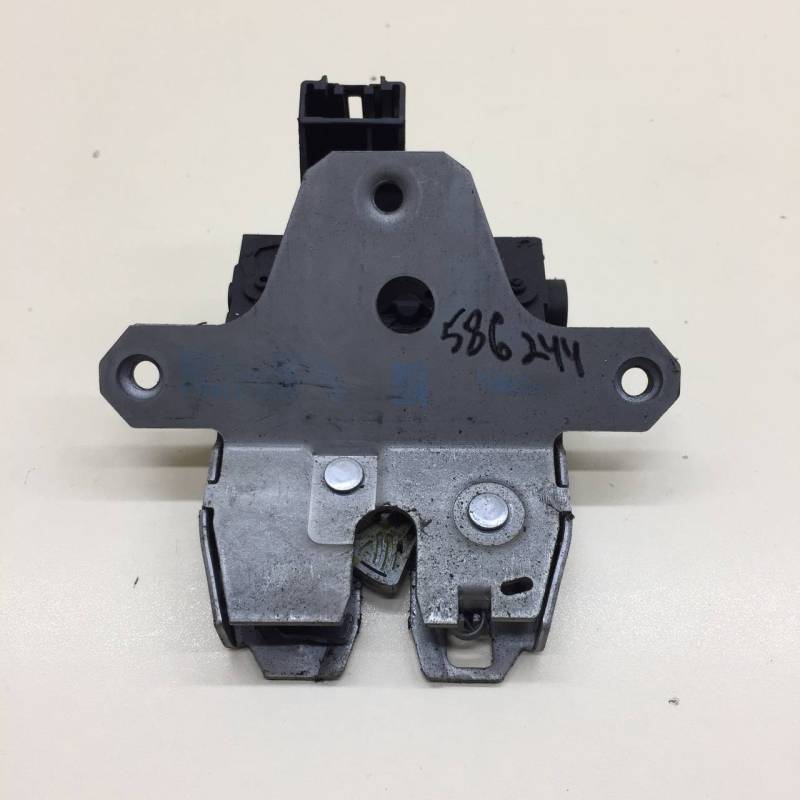 Замок багажника Ford Focus 2 (DA) 2005-2008 Замок багажника Ford Focus 2 (DA) 2005-2008
