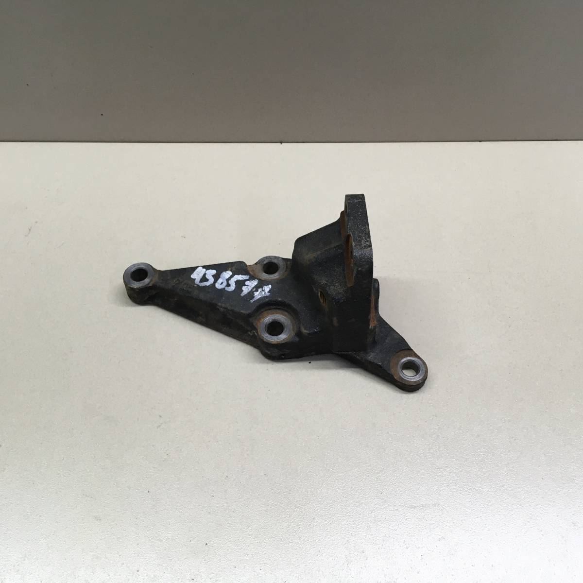 Кронштейн двигателя правый Toyota Allex 2001-2006