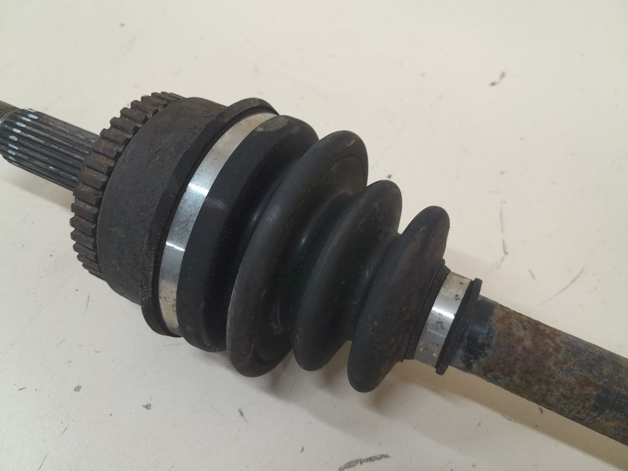 Полуось передняя левая Nissan Almera (N16) 2000-2006 Полуось передняя левая Nissan Almera (N16) 2000-2006