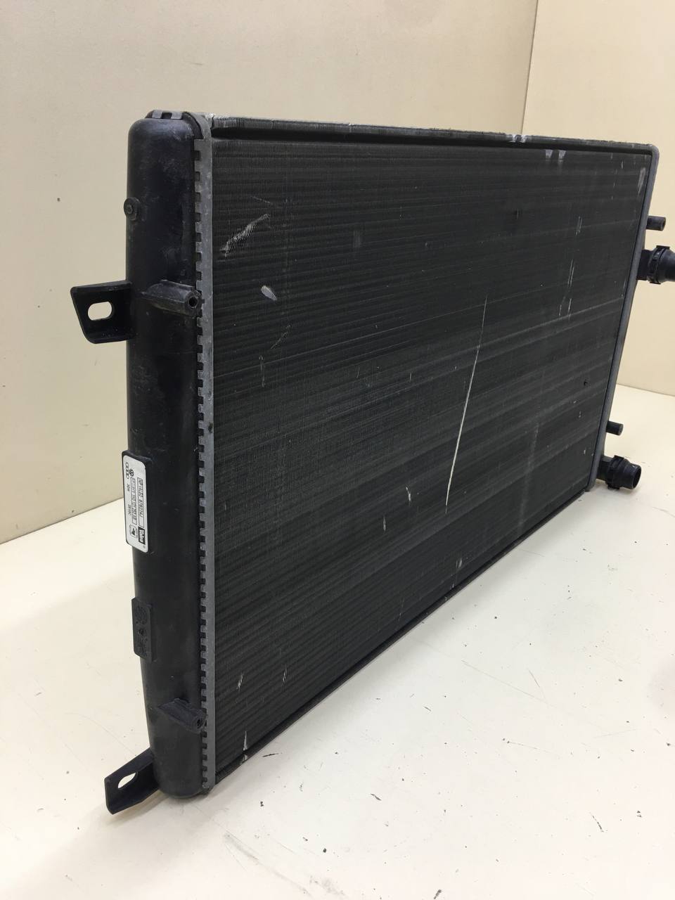 Радиатор охлаждения двигателя Volkswagen Golf 6 (5K) 2009-2013