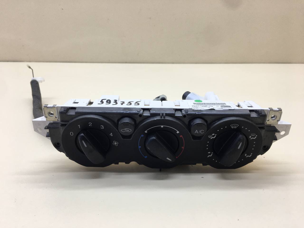 Блок управления отопителем Ford Focus 2 (DA) 2005-2008 Блок управления отопителем Ford Focus 2 (DA) 2005-2008