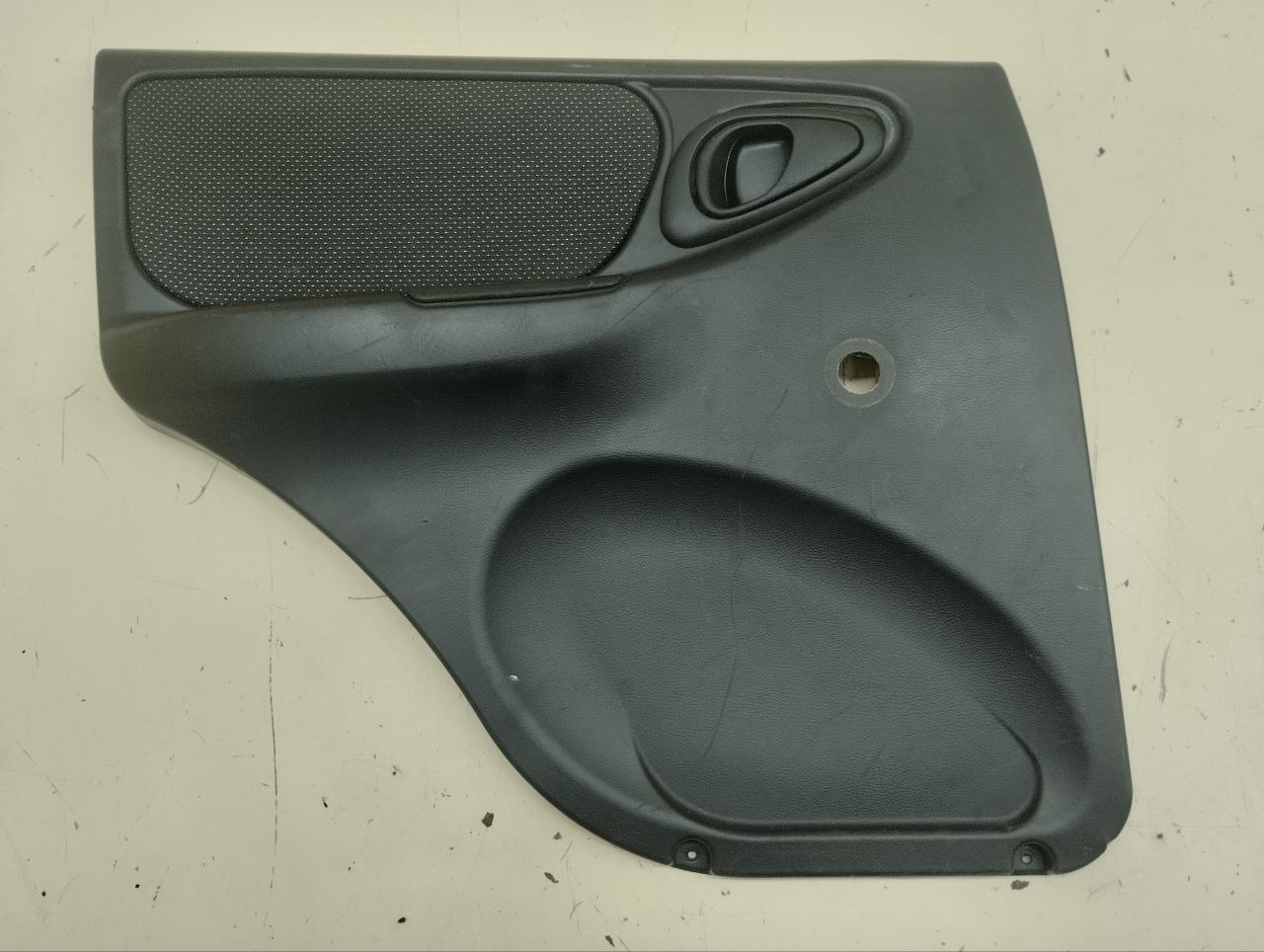 Обшивка двери задней левой Chevrolet Niva 2009-2020