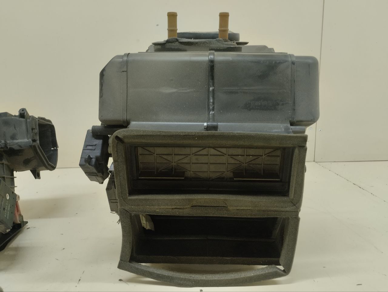 Корпус отопителя Nissan Almera (N16) 2000-2006 Корпус отопителя Nissan Almera (N16) 2000-2006
