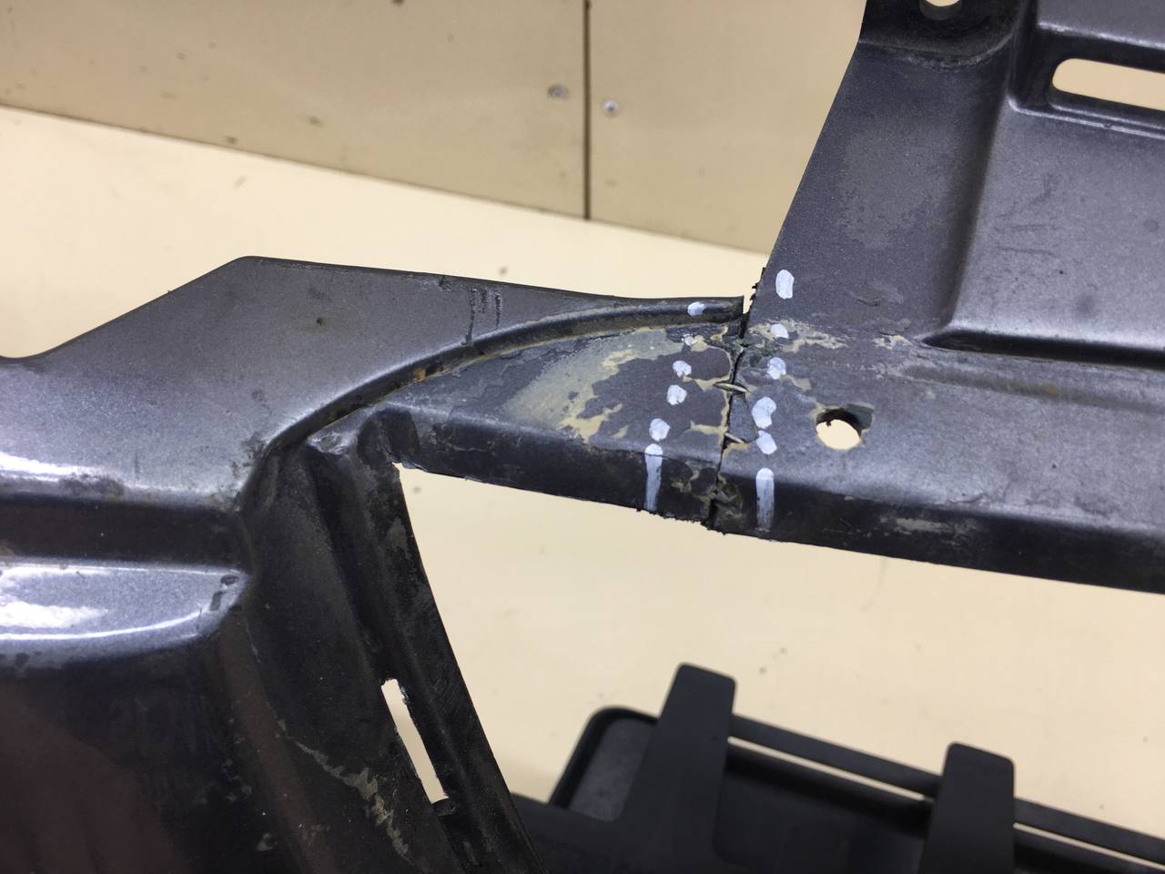 Бампер передний Mitsubishi Lancer 9  (CS/Classic) 2000-2011