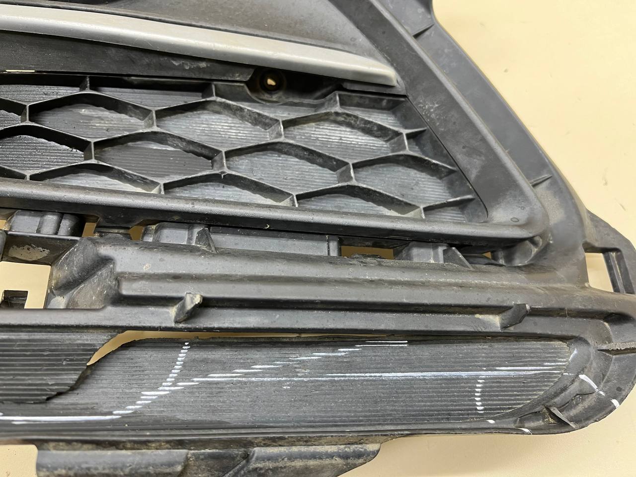 Рамка противотуманной фары правой Mazda Mazda 6 (GH) 2007-2012