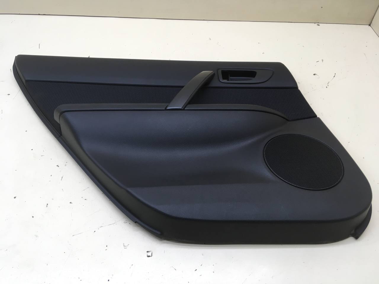 Обшивка двери задней левой Mazda Mazda 6 (GG) 2002-2007 Обшивка двери задней левой Mazda Mazda 6 (GG) 2002-2007