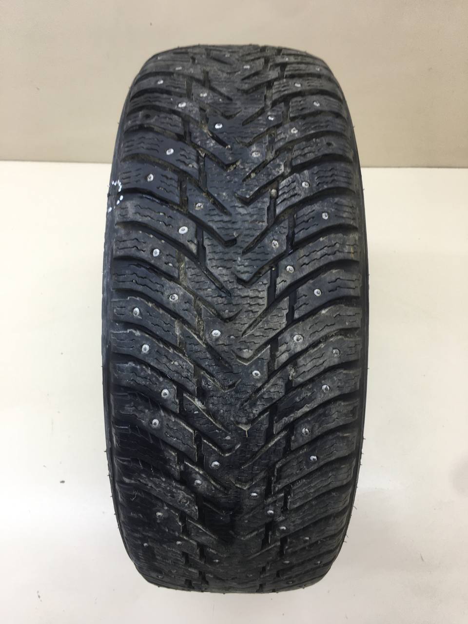 Шины R16 Зимние шипованные Nokian Hakkapelitta 8. 