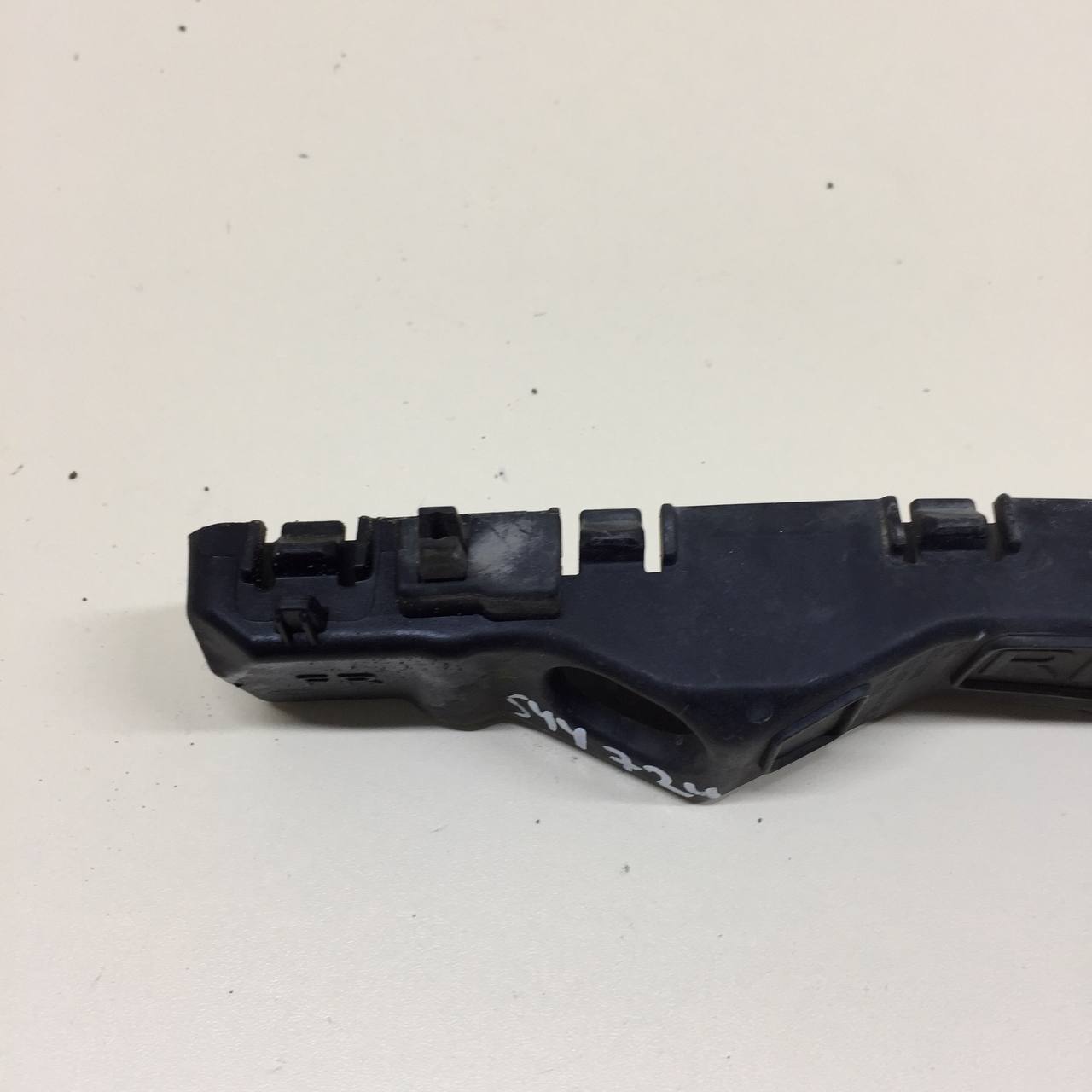 Кронштейн переднего бампера правый Kia Cerato (BD) 2018-2022