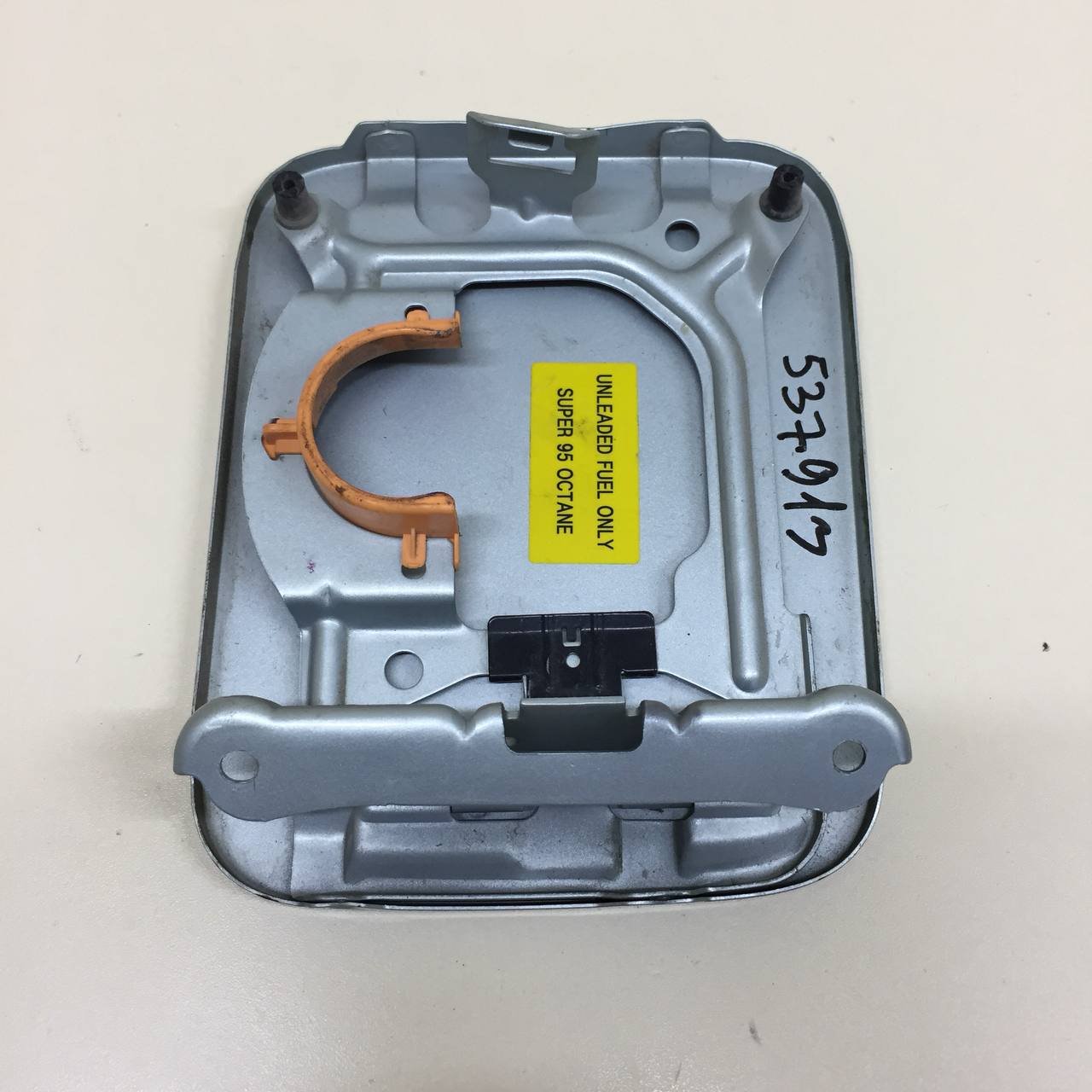 Лючок бензобака Nissan Almera Classic (B10) 2006-2013 Лючок бензобака Nissan Almera Classic (B10) 2006-2013