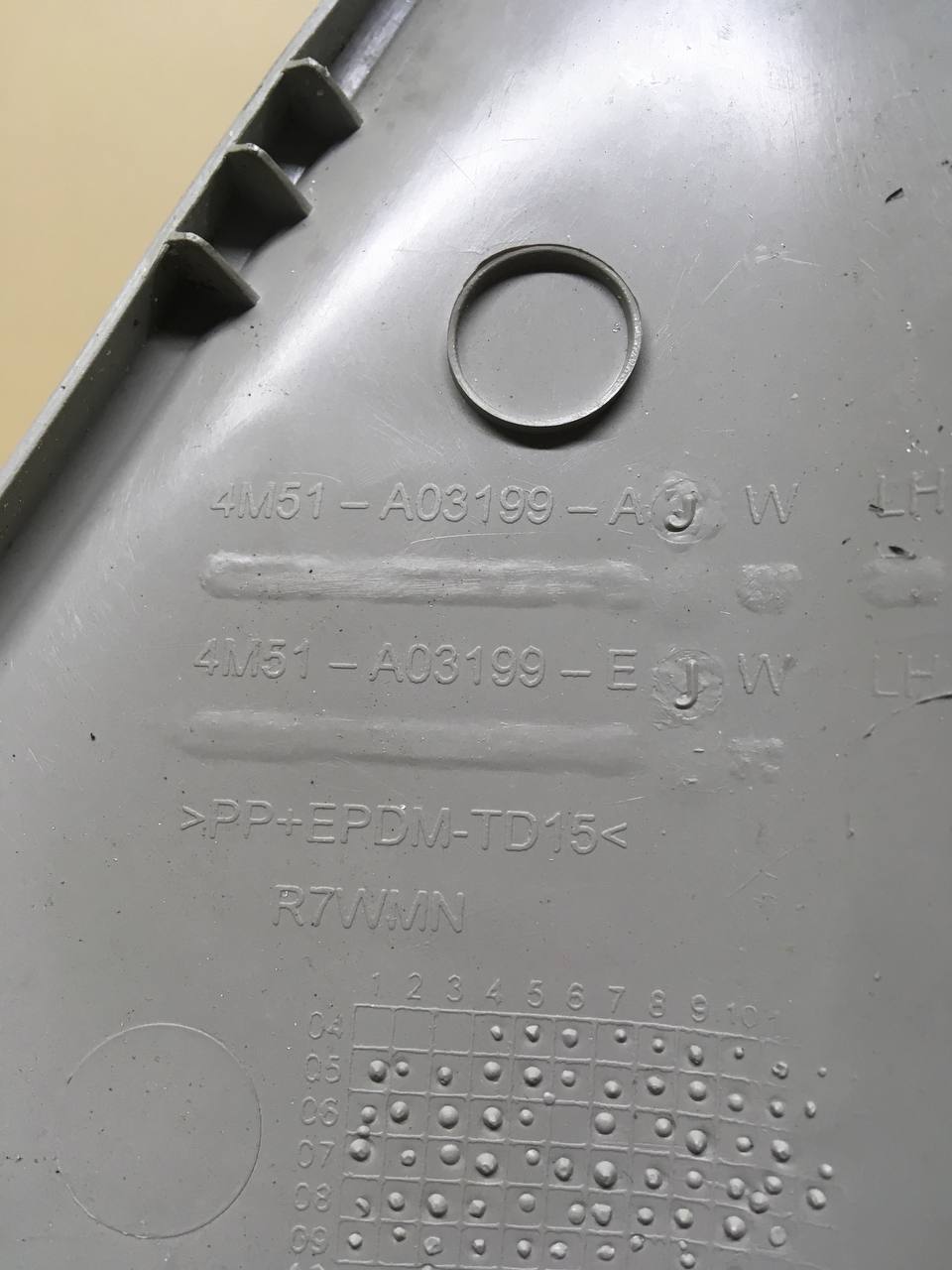 Обшивка стойки Ford Focus 2 (DB) 2008-2011 Обшивка стойки Ford Focus 2 (DB) 2008-2011